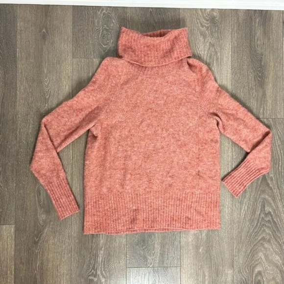 Aritzia The Group Babaton Plutarch Turtleneck Sweater Alpaca Pink Size XS - Picture 4 of 10